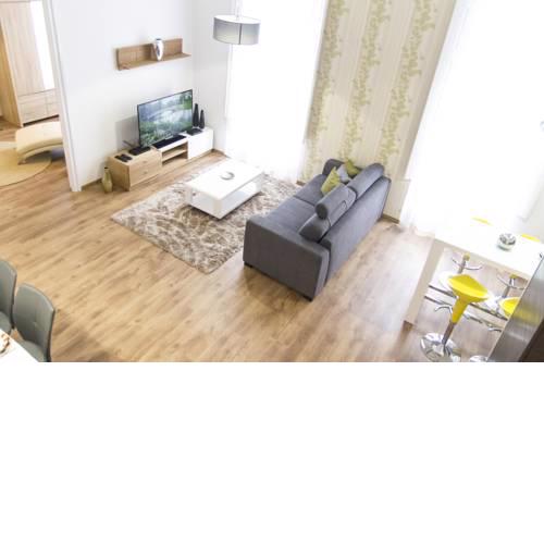 Luxury 2BR Apt by the Synagogue