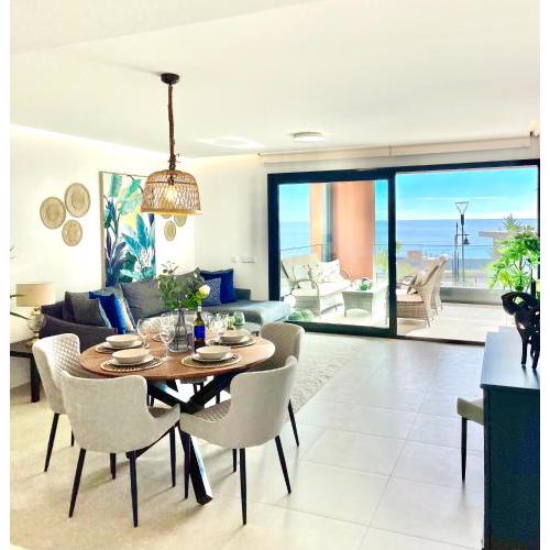 Luxury 3 Bedroom Apartment 300m from the Beach