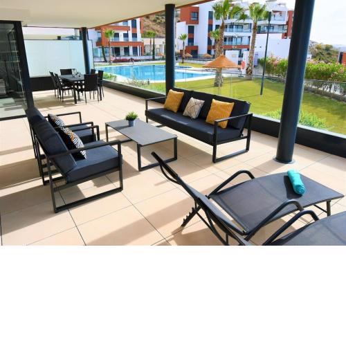 Luxury 4 Bed Apt. - Middel Views