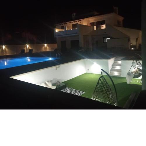 Luxury 4 Bedroom Villa & Pool on Golf Resort