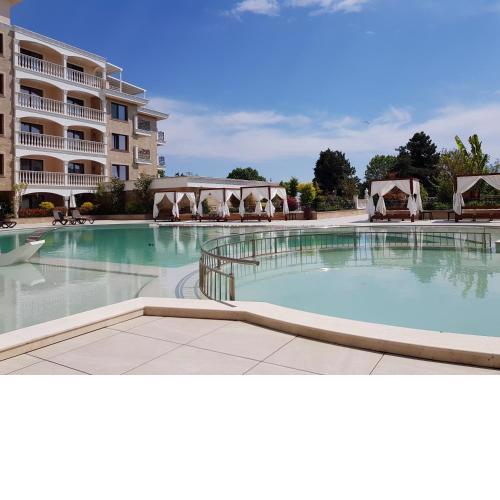 Luxury 4-room apartment in apartment hotel "Valencia Gardens" on beautiful beach for demanding people
