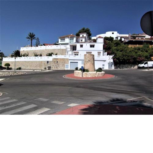 Luxury 7 Bedroom Villa Heated Pool Hot Tub 5 mins from the Beach sleeps 16
