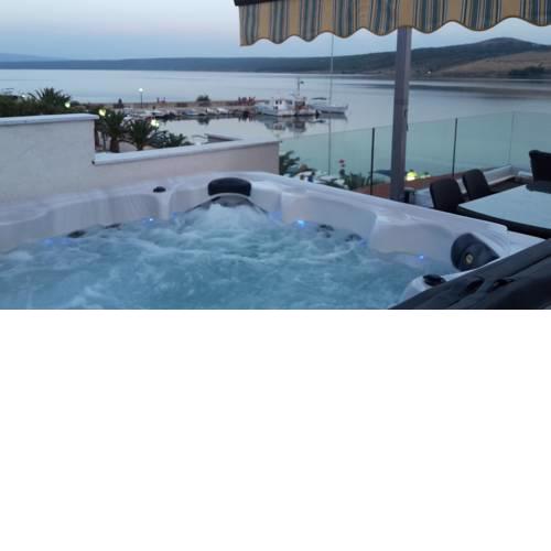 Luxury apartment by the sea with private whirlpool and terrace 50m2