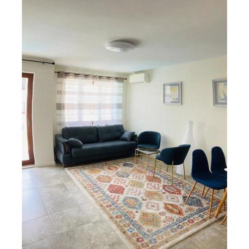 Luxury apartment in Emerald Hills