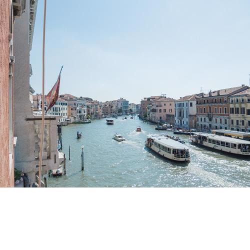 Luxury Apartment On Grand Canal