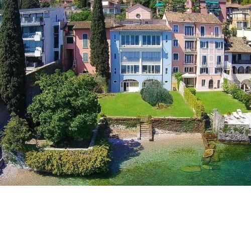 Luxury Apartment right on the water Maddalena