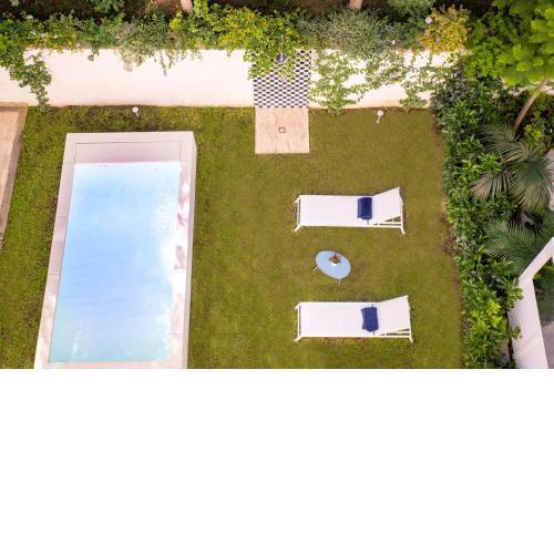 Luxury Apartment with Garden and Pool