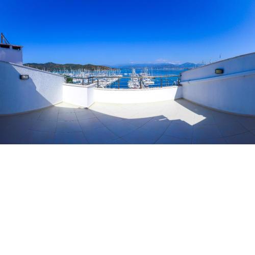 Luxury Apartment with Seaview