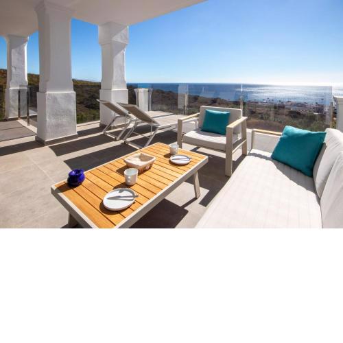 Luxury apartment with stunning sea views