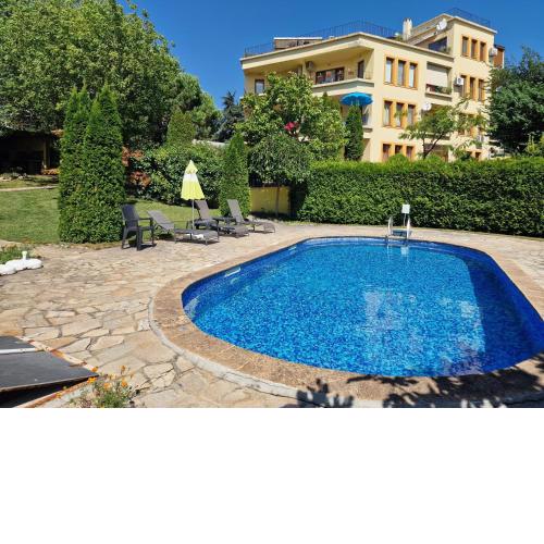 Luxury apartment with Swimming pool , Lovely Garden , BBQ place