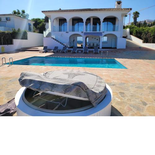 luxury apartments sea views with pool