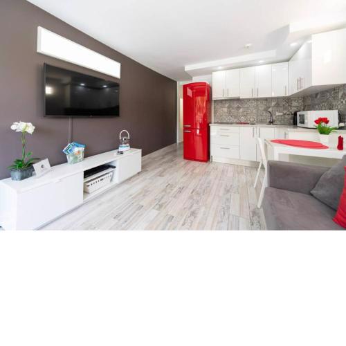 Luxury apt 1 MINUTE from the Beach of the Dunes