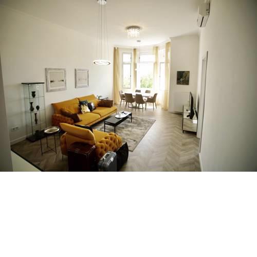 Luxury Apt w view to BudapestEye w A/C