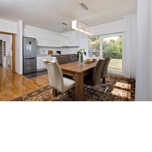 Luxury beach apartment with free parking