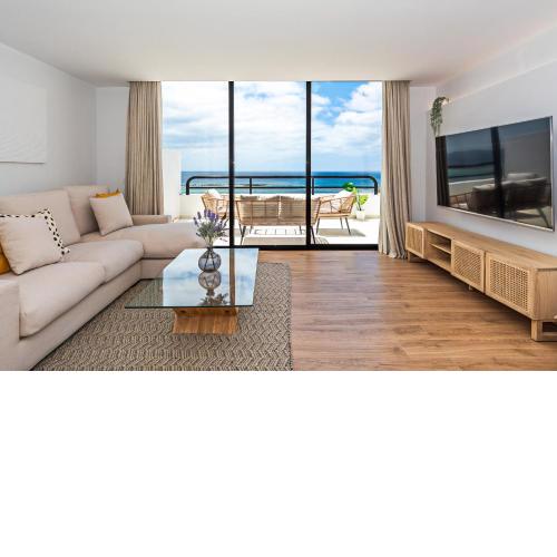 Luxury Beach Views 2BR House - Private Parking