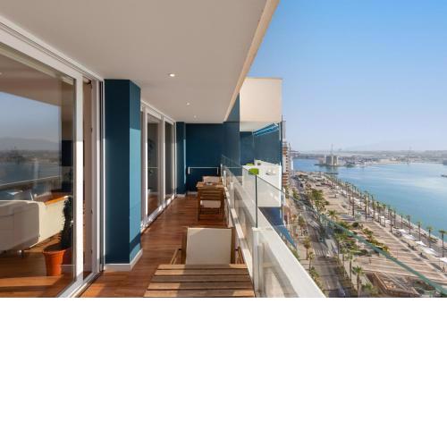 Luxury beach/port apartment