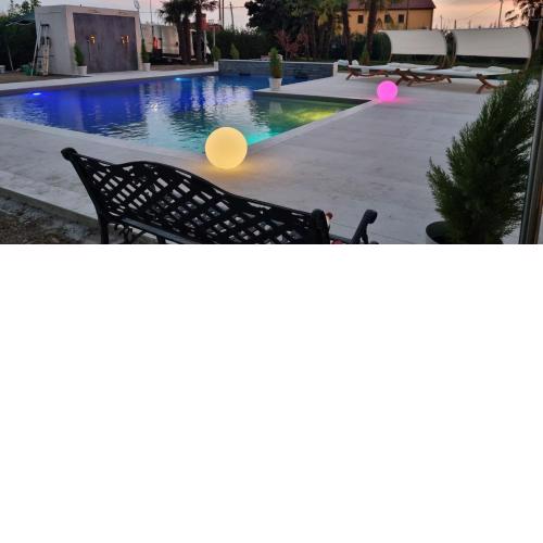 Luxury CasaKadd Heated Pool Garden Patio Barbeque