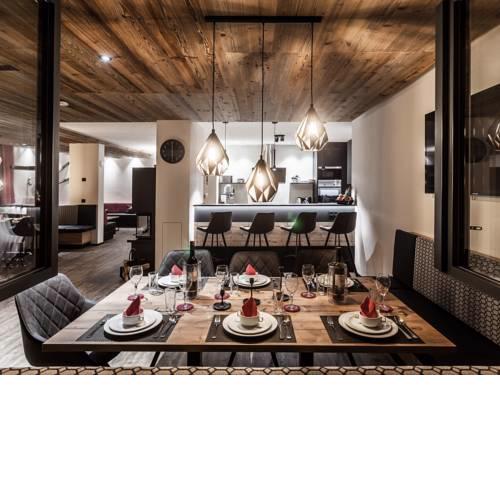 Luxury Chalet near the center with jacuzzi and wellness