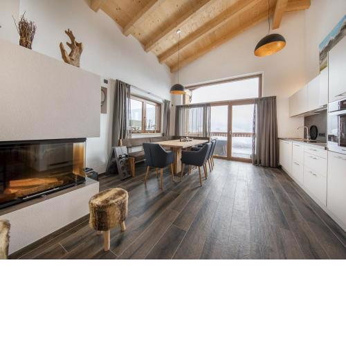 Luxury chalet with 3 bathrooms, near small slope
