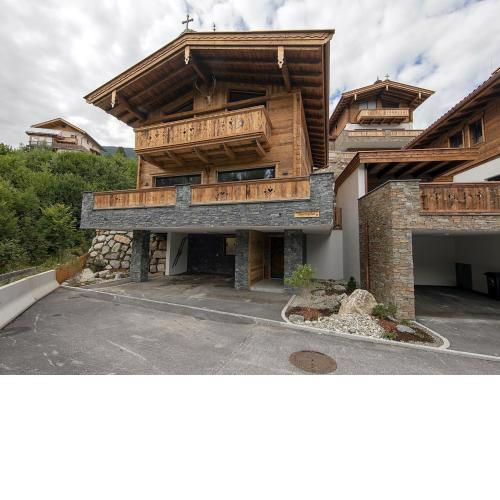 Luxury chalet with 4 bathrooms, near a small slope