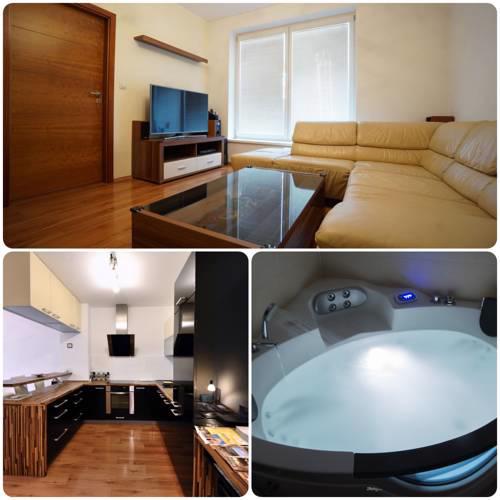 Luxury City Centre Apartment with A/C