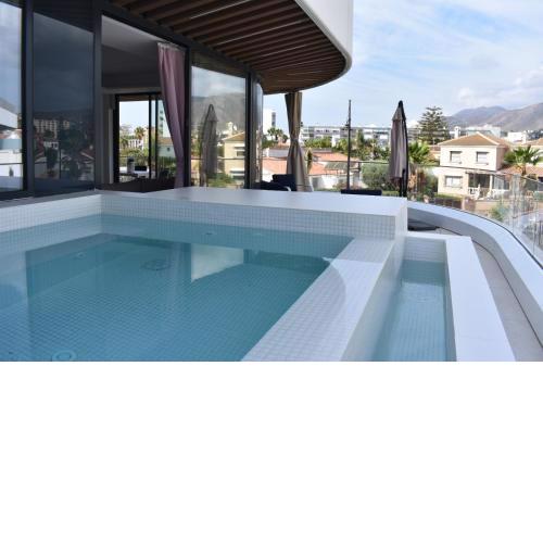 Luxury complex beachfront, Heated pool, Sauna, Gym