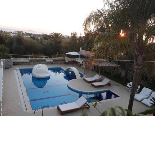 Luxury Country House in Kalamata / SP