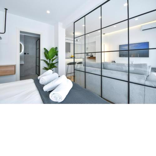 Luxury Downtown Apartment C1