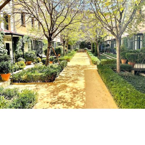 Luxury duplex w/garden, Reina Sofía