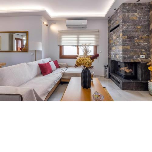 Luxury four season villa 50met from sea