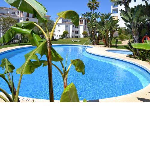 Luxury garden apartment - walking distance to the sea