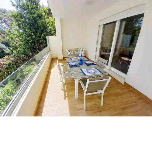 Luxury home near the Beach private parking space