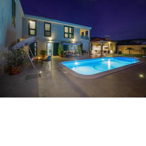 Luxury House Marta with Heated Pool