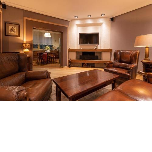 Luxury House with Garden in City Center