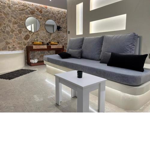 Luxury jacuzzi white suite by the sea