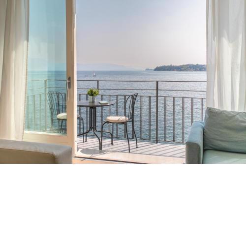 Luxury Lake View Apartments
