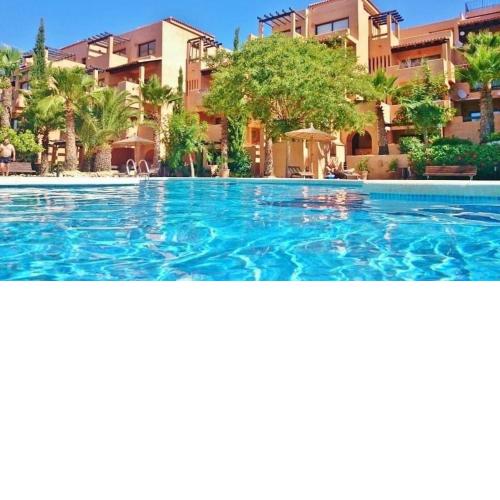Luxury large 2 bedroom Apartment short walk to Villamartin Plaza