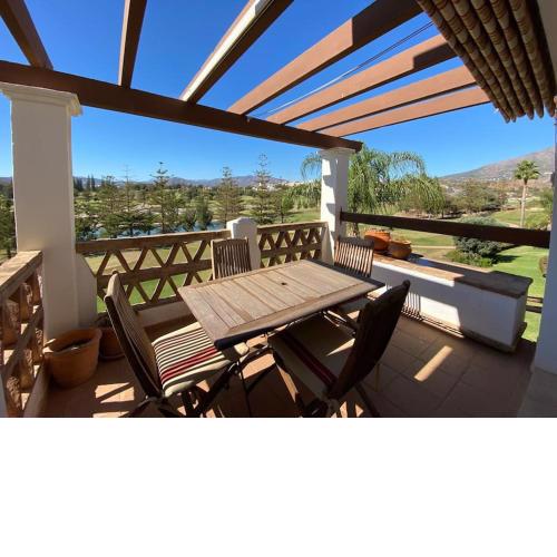 Luxury Large 2 Bedroom Frontline Golf Apartment