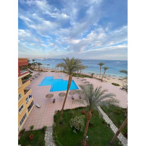 Luxury large Apartment 2 bedroom all rooms with amazing sea view