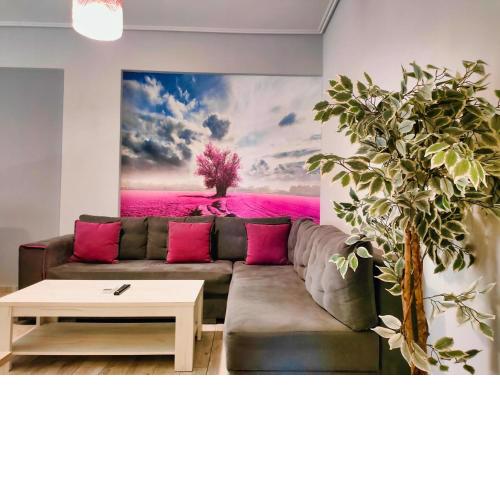 Luxury Lila House Under the Rocks