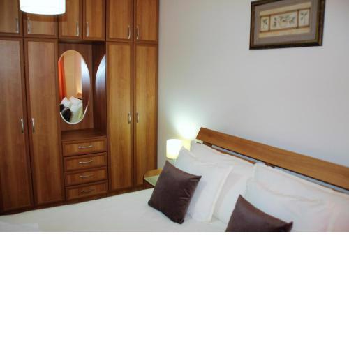 Luxury one bed apartment with hydro bath in Royal Plaza