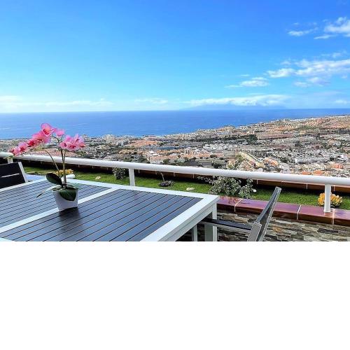 LUXURY PENTHOUSE, Best Sunset, Fast WiFi, Heated Pool