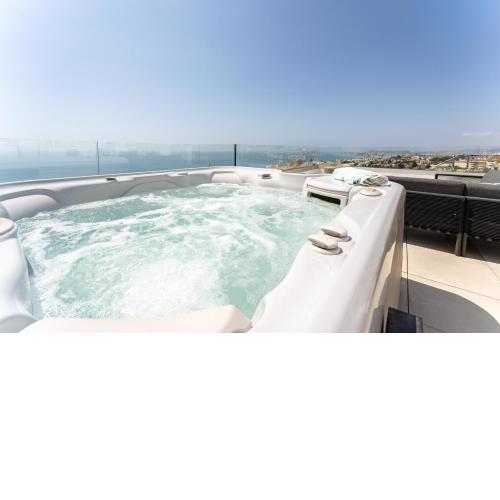 Luxury Penthouse with Rooftop