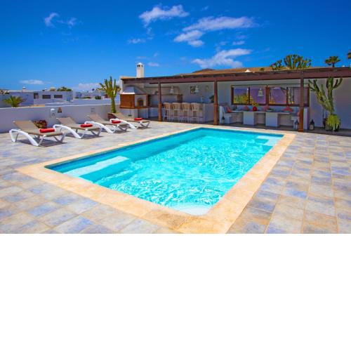 Luxury Playa Blanca Villa - 4 Bedrooms - Casa Montana Roja - Gym - Perfect for Families