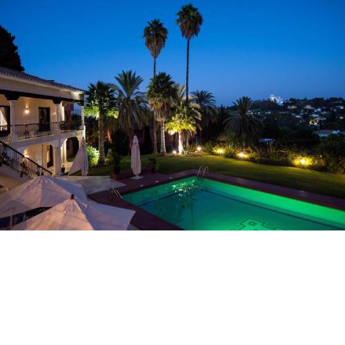 Luxury Poolside Suite
