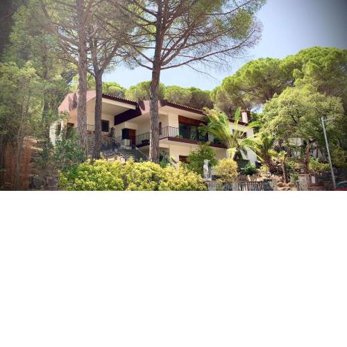 Luxury private Villa 25m Pool, Gym, 200m to Beach