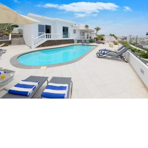 Luxury Puerto Del Carmen Villa 5 Bedrooms La Perla Modern Furnishings Stunning Sea Views