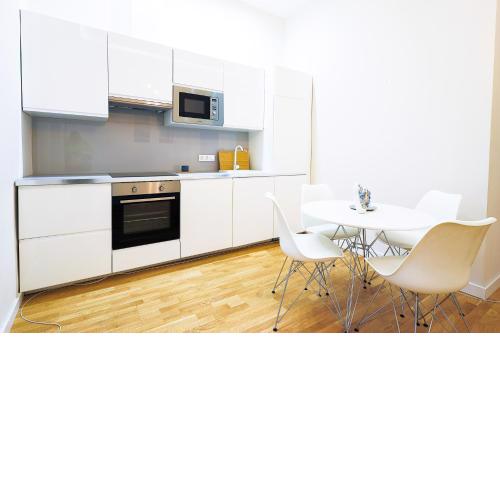 Luxury Quentin Apartment in the King Street