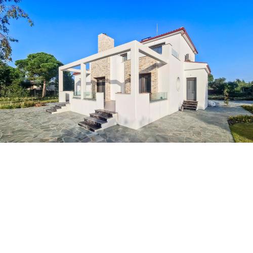 Luxury rental villa for 14 people