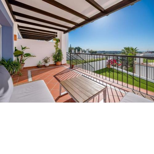 Luxury Resort 3 Bed apartment with Pools and Gym